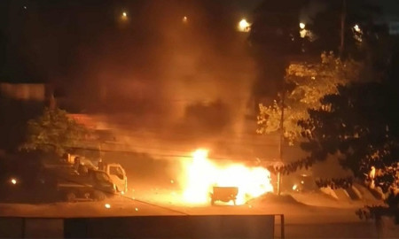 মোহাম্মদপুরে গাড়ির গ্যারেজে আগুন, বিকট বিস্ফোরণে আতঙ্ক