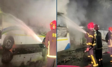 গভীর রাতে ড্যাফোডিলের দুই বাসে আগুন