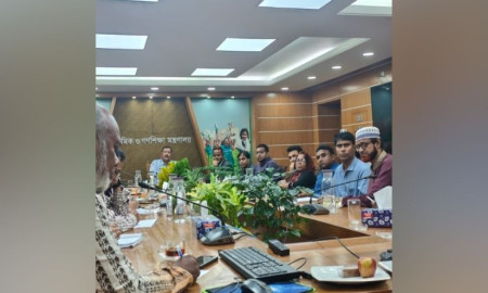 প্রাথমিকের আন্দোলনরত শিক্ষক নেতাদের সঙ্গে বসেছে মন্ত্রণালয়