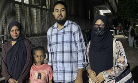 পথ হারানো শিশুকে উদ্ধার করে পরিবারের হাতে তুলে দিলেন ঢাবি ছাত্রদল নেতা সানজিদ