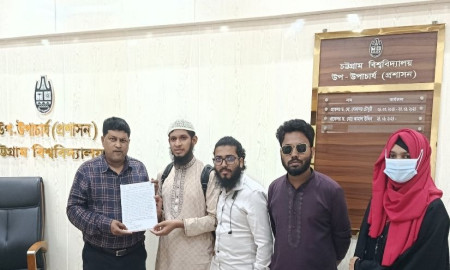 চবিতে শাটল ট্রেনে মেয়েদের জন্য সংরক্ষিত বগির দাবিতে গণস্বাক্ষর 