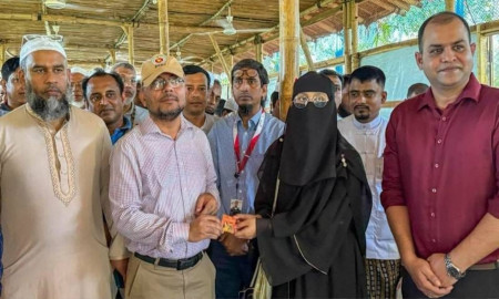 রোহিঙ্গাদের বৈধ সিম কার্ড দিচ্ছে সরকার