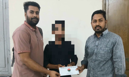 আর্থিকভাবে অসচ্ছল শিক্ষার্থীর পাশে দাঁড়ালেন ঢাকা কলেজ ছাত্রদল নেতা