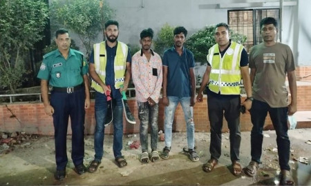 রাজধানীতে চাপাতিসহ ২ যুবক গ্রেপ্তার