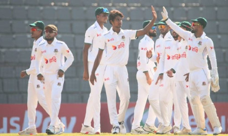 লাঞ্চের পরেই জোড়া আঘাত বাংলাদেশের