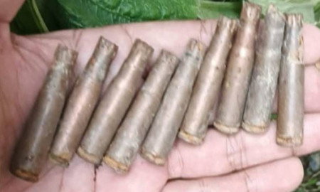 যশোরে আওয়ামী লীগ নেতার ব্যবসা প্রতিষ্ঠান থেকে গুলির খোসা উদ্ধার