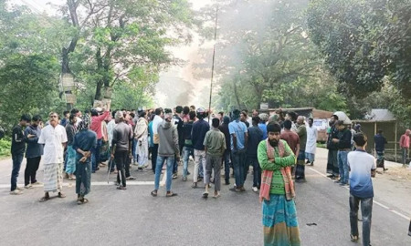 ফরিদপুরে ঢাকা-খুলনা মহাসড়ক অবরোধ, বন্ধ যানচলাচল