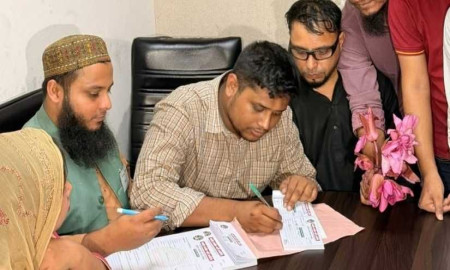 নিজের জন্মদিনে এনসিপি’র নমিনেশন ফরম কিনলেন হাসনাত আব্দুল্লাহ