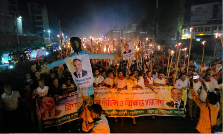 সরোয়ার জামালের মনোনয়ন বাতিলের দাবি, বিএনপি নেতাকর্মীদের কাফনের কাপড় পরে মিছিল