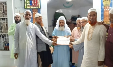 দীর্ঘদিনের ইমামকে ‘ওমরাহ হজে’ পাঠাচ্ছেন প্রবাসীরা