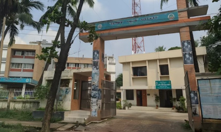 আসামি ছিনিয়ে নিতে পুলিশের ওপর সশস্ত্র হামলা