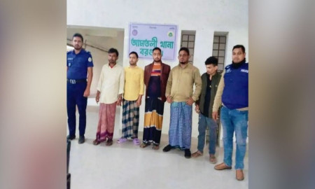 দাঁড়িয়ে থাকা বাসে অগ্নিসংযোগ, ছাত্রলীগ–যুবলীগের ৫ নেতাকর্মী গ্রেপ্তার