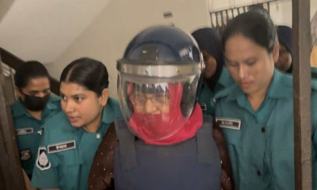 ধানমন্ডি ৩২-এ মারধরের শিকার সেই নারীকে জুলাই হত্যাচেষ্টা মামলায় গ্রেপ্তার