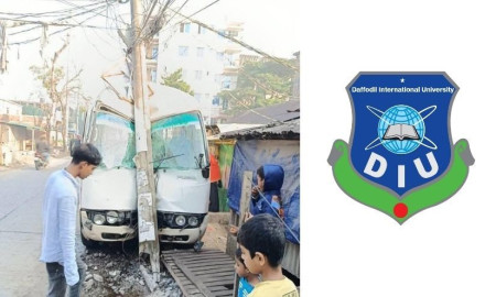 বৈদ্যুতিক খুঁটিতে ধাক্কা দিল ড্যাফোডিলের শিক্ষক বহনকারী বাস