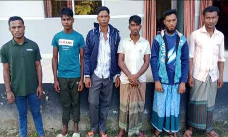 রেইচা আর্মি চেকপোস্টে তল্লাশিতে ৬ রোহিঙ্গা আটক