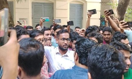 জকসুতে ছাত্রদলের প্যানেলকে ‘ভাড়াটিয়া’ আখ্যা দিয়ে নেতাকর্মীদের একাংশের বিক্ষোভ