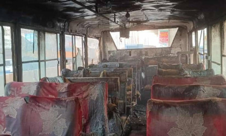 আশুলিয়ায় শ্রমিকবাহী চলন্ত বাসে আগুন দিল দুর্বৃত্তরা