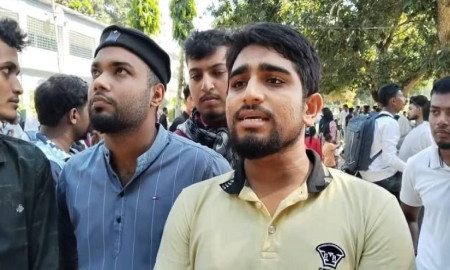 কোটচাঁদপুর সরকারি কলেজের অধ্যক্ষের অপসারণ দাবিতে বিক্ষোভ