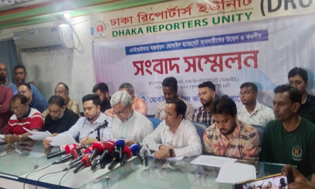 অবৈধ স্মার্টফোন বৈধকরণে এনইআইআর সিস্টেম পুনর্গঠনের দাবি ব্যবসায়ীদের