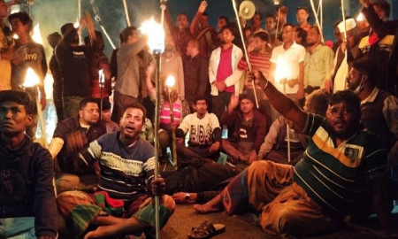 এবার মশাল জ্বালিয়ে সাতক্ষীরা-২ আসনে প্রার্থী পরিবর্তনের দাবিতে মহাসড়ক অবরোধ