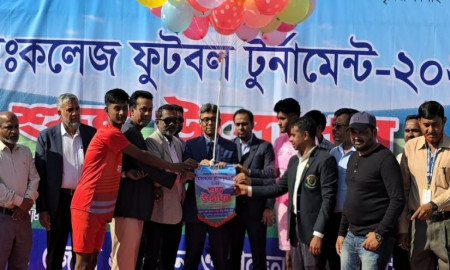 পাবনায় তারুণ্যের উৎসবে আন্তঃ কলেজ ফুটবল টুর্নামেন্টের উদ্বোধন  