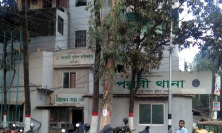 পল্লবী থানার সামনে ককটেল বিস্ফোরণে আহত এএসআই