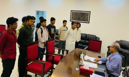 ক্যাম্পাসে মন্দির স্থাপনে উপাচার্যকে স্মারকলিপি জকসু ভিপি প্রার্থী চন্দনের