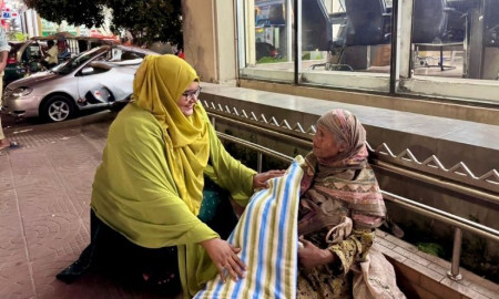 তারেক রহমানের জন্মদিনে শীতবস্ত্র বিতরণ করলেন ছাত্রদল নেত্রী নওরিন