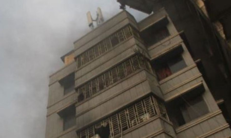 রাজধানীতে ভূমিকম্পে বেশ কয়েকটি ভবন হেলে পড়ল