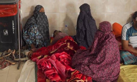 বিয়েতে দাওয়াত না দেওয়াকে কেন্দ্র করে দুপক্ষের সংঘর্ষে আহত ১০