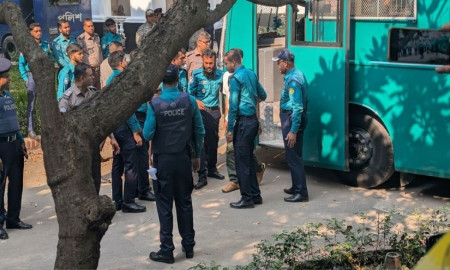 আন্তর্জাতিক অপরাধ ট্রাইব্যুনালে আনা হলো ১৩ সেনা কর্মকর্তাকে