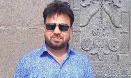 আচরণবিধির তোয়াক্কা না করে বিএনপিপন্থি শিক্ষকের প্রচারণা