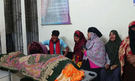 বাসের ধাক্কায় মোটরসাইকেলআরোহী স্কুলছাত্র নিহত