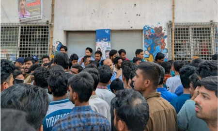 সহকারী সার্জেন্ট ও ট্র্যাফিক সহায়তাকারীদের সঙ্গে বাগবিতণ্ডার জেরে শিক্ষার্থীদের ওপর হামলা, আহত ৫