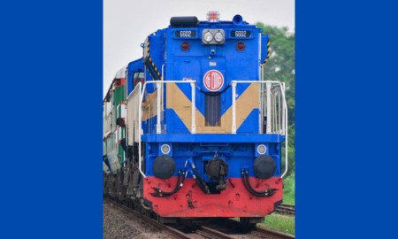 চলন্ত ট্রেনে পপকর্ন বিক্রেতাকে গলা কেটে হত্যা