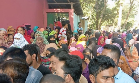 বিছানায় দুই সন্তানের গলাকাটা মরদেহ, রশিতে ঝুলছিল মায়ের লাশ