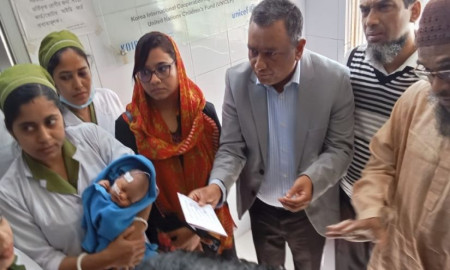 হাসপাতালে পরিত্যক্ত নবজাতকের পাশে তারেক রহমান 