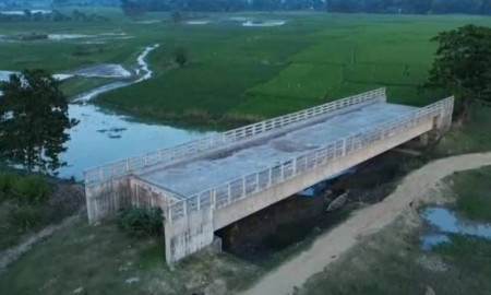 অ্যাপ্রোচ সড়ক নেই, সাড়ে তিন কোটি টাকার সেতু ব্যবহার অনুপযোগী