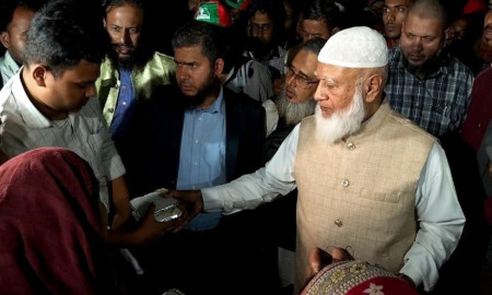 অগ্নিকাণ্ডে ক্ষতিগ্রস্ত কড়াইলবাসীর পাশে জামায়াত আমীর