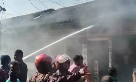 নেত্রকোনায় কাপড়ের মার্কেটে আগুনে ২৫ দোকান পুড়ে ছাই