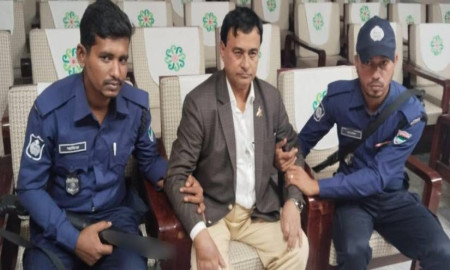 যশোরে ভুয়া অতিরিক্ত সচিব আটক