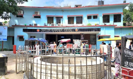 গাইবান্ধায় শীতজনিত রোগে হাসপাতালে রোগীর ঢল, করিডর-সিঁড়িতে চলছে চিকিৎসা