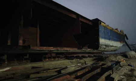 ভাড়ায় জাহাজ এনে কেটে বিক্রি করলেন ছাত্রদল নেতা