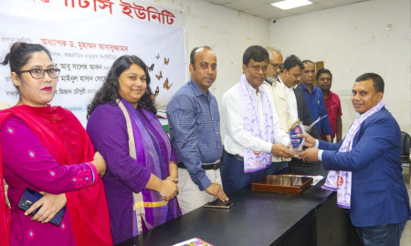 ডিআরইউ লেখক সম্মাননা পেলেন এম মামুন হোসেন