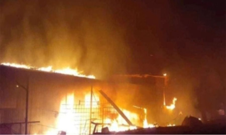 কারওয়ান বাজার বস্তিতে আগুন