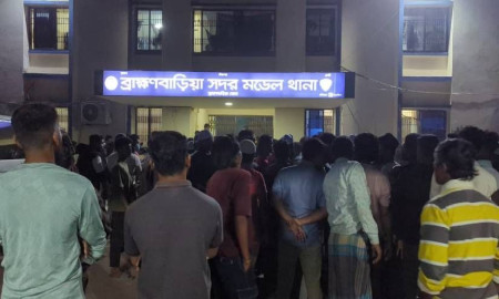 গুলিতে নিহত ছাত্রদল নেতা সাদ্দামের মরদেহ নিয়ে থানা ঘেরাও