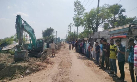 পুনর্বাসন ছাড়াই উচ্ছেদ, আনোয়ারায় রাস্তায় সাড়ে ৪০০ পরিবার