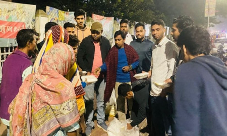 খালেদা জিয়ার সুস্থতা কামনায় অসহায়দের মাঝে ছাত্রদলের খাবার বিতরণ