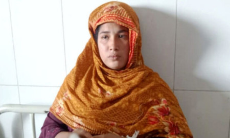 চাঁদা না দেওয়ায় গৃহবধূর আঙুল কেটে দিল দুর্বৃত্তরা