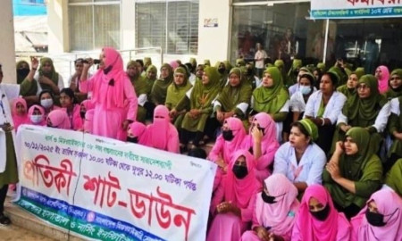 নেত্রকোনায় ৮ দফা দাবিতে নার্স ও মিডওয়াইফদের প্রতীকী শাটডাউন
